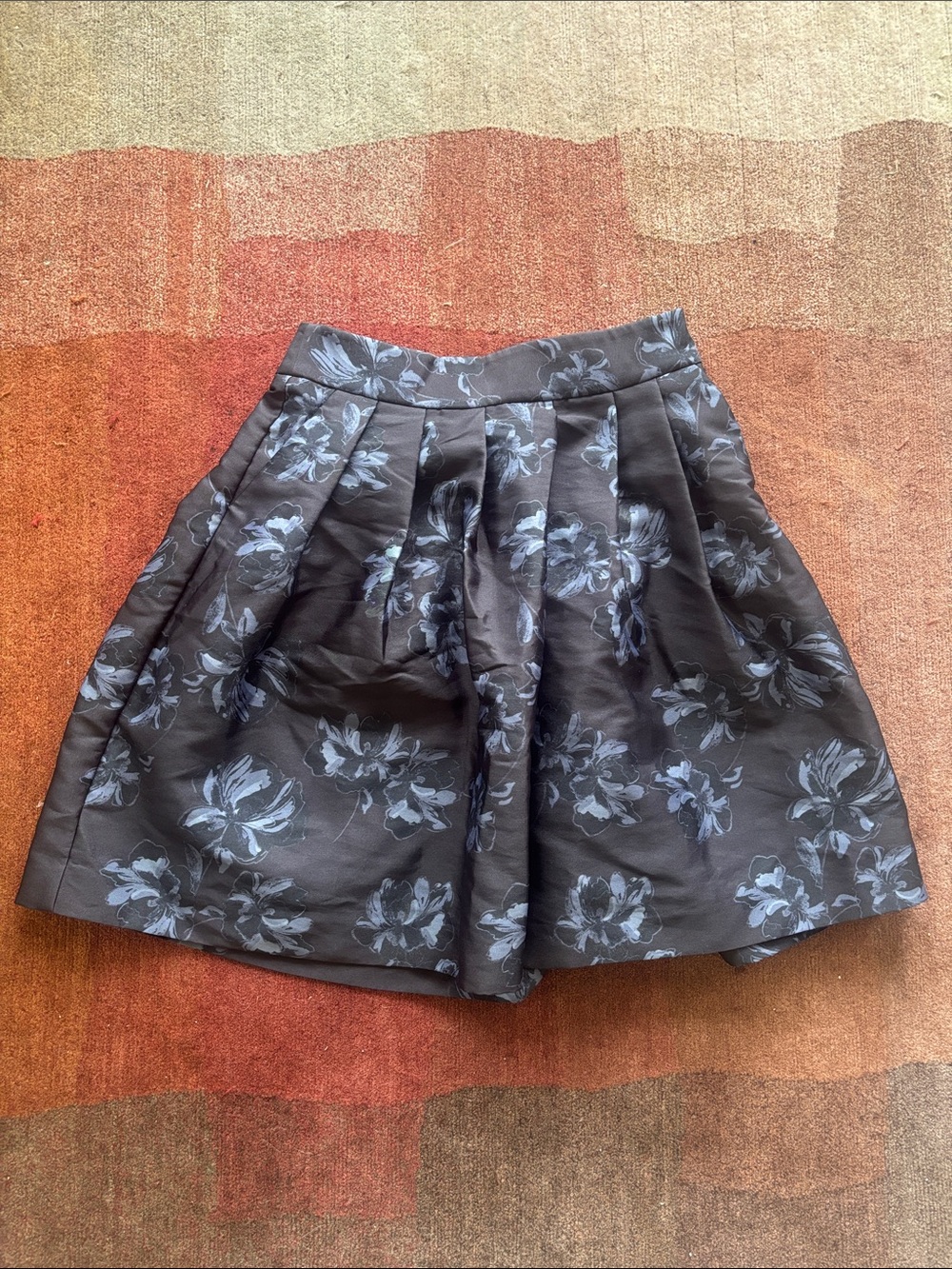 Ann Taylor Floral Pleated Skater Skirt - Black with Gray Floral - Sz 8P